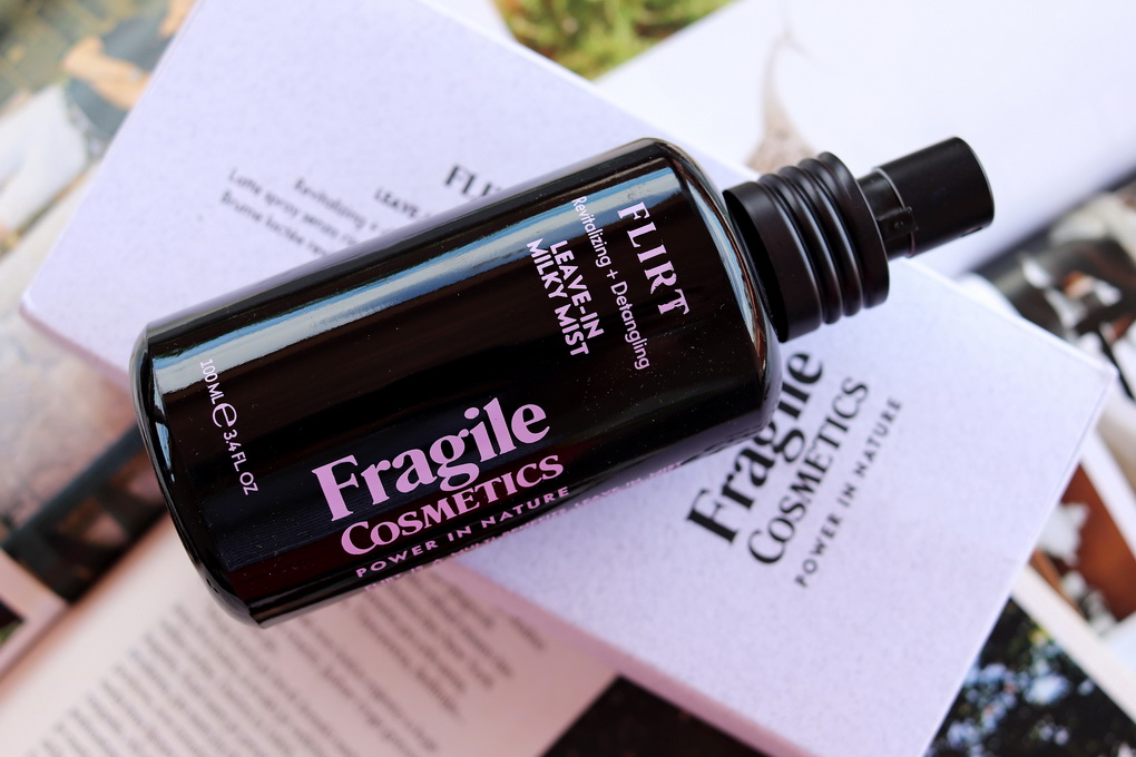 Fragile Cosmetics Flirt bezoplachová vlasová mlha | pro snadné rozčesávání, proti krepatění a roztřepeným konečkům - recenze