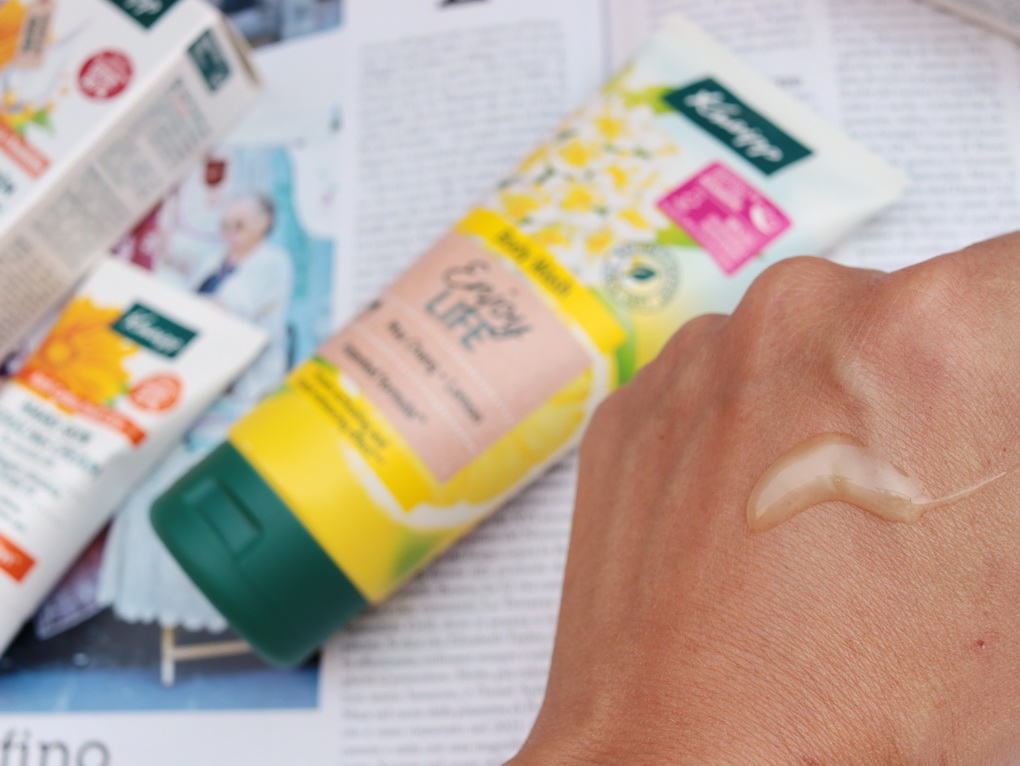 Kneipp Foot Care mast na zrohovatělou kůži a krém na popraskané paty + sprchový gel Enjoy Life